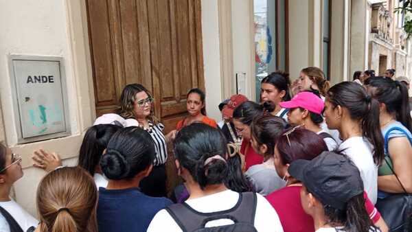 Senadora critica a la Policía por no aceptar a mujeres aspirantes que pasaron pruebas