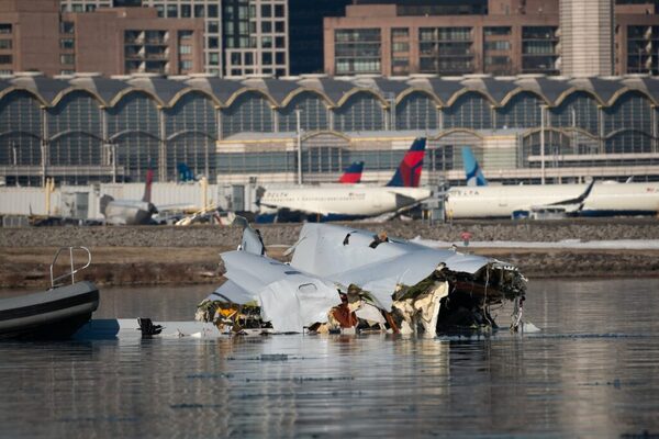 Washington: Hallan cajas negras del avión accidentado - ADN Digital