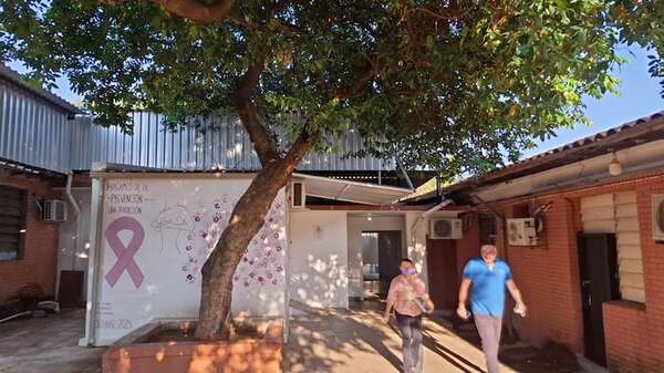 Familiares de pacientes exigen un albergue en Hospital de Lambaré - Nacionales - ABC Color