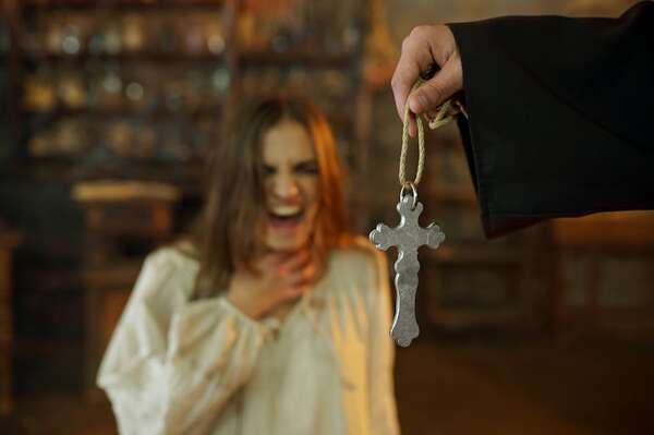 Un servicio telefónico para contactar con un exorcista, habilitado en Italia - Mundo - ABC Color