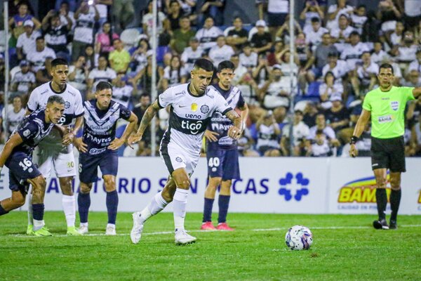 Con dos penales, Olimpia empata a Ameliano