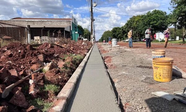 Avanza la pavimentación asfáltica en la Ruta Sexta