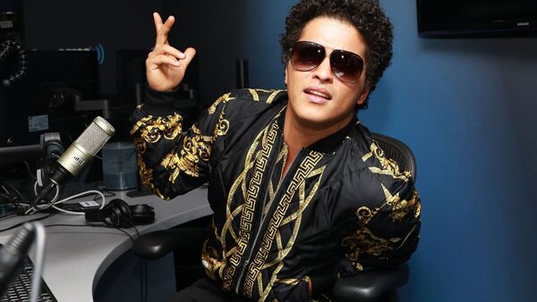 Tras arrasar en las listas de éxitos, Bruno Mars prolonga su residencia en Las Vegas