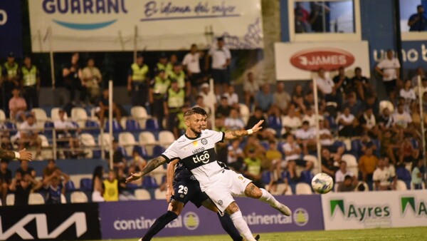 Lujo y feo fallo de Darío Benedetto en Itauguá