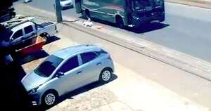 La Nación / Imputan a chofer de bus por mantener las puertas abiertas en robo fatal