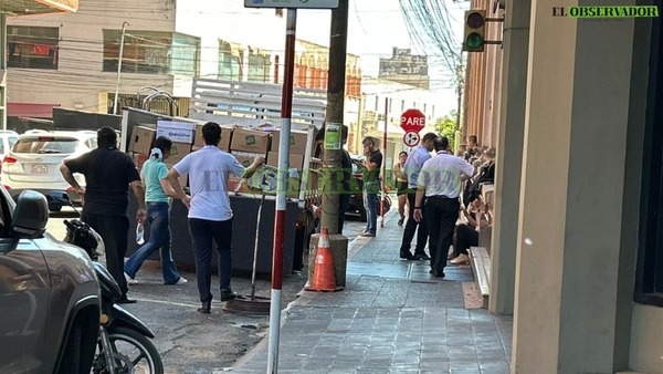 Retiran unos 10 mil expedientes de empresa gestión de cobranza que estaría relacionada al caso de mafia de pagarés