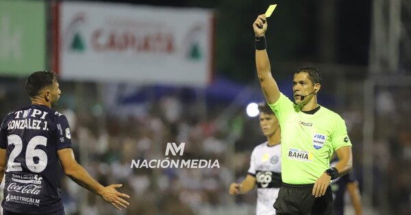 Versus / Desde Ameliano apuntan contra el arbitraje: "Es difícil pelear ante estas cosas"