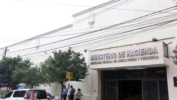 Más de 20.000 funcionarios municipales estarían en situación irregular