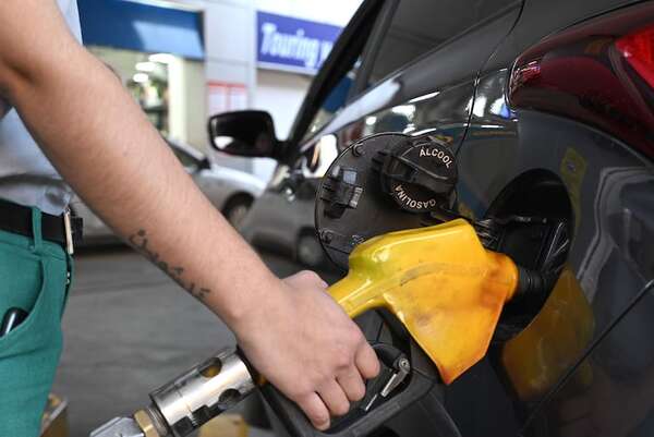 MIC asegura que los combustibles “van a subir un peldaño” con nuevas exigencias - Economía - ABC Color