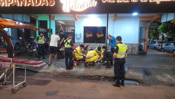 Dos chicas le tajearon a un hombre por celos, según testigos