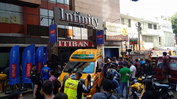 Trabajador queda atrapado en escalera mecánica en CDE