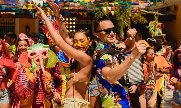 Antes de visitar Paraguay, “La Bomba Sexy” Ana del Castillo lanza un nuevo tema