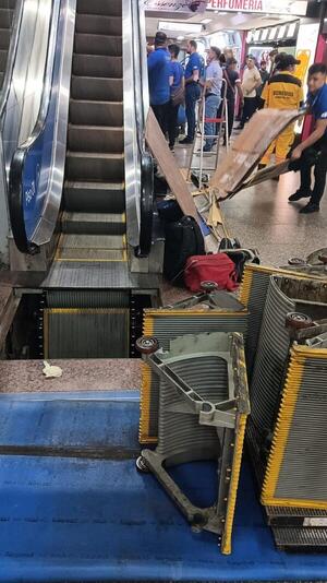 Trabajador queda atrapado en escalera mecánica cuando realizaba mantenimiento - ADN Digital