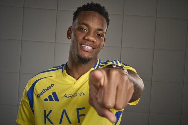 Versus / El colombiano Jhon Durán deja la Premier League para jugar en Arabia Saudita