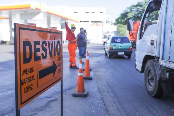 MOPC refuerza medidas en la avenida Mariscal López para proteger a conductores durante las obras - ADN Digital