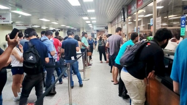 Hasta 3 horas de espera para pago “obligado” de tributos en Asunción