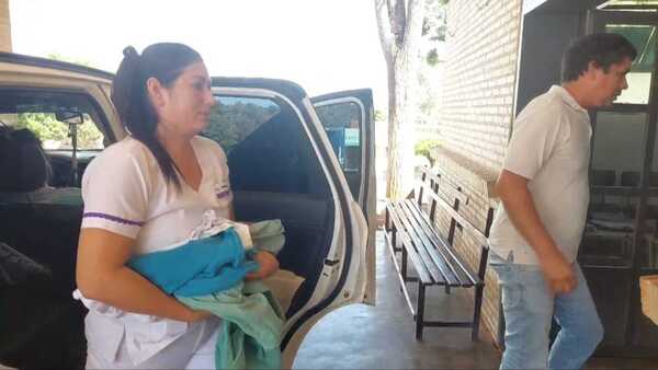 No hay ambulancia: recién nacido tuvo un ángel e improvisaron una camioneta para su traslado