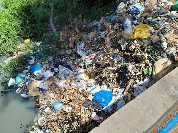 Asunción de Nenecho: vecinos denuncian basural en brazo del arroyo Zeballos - Nacionales - ABC Color