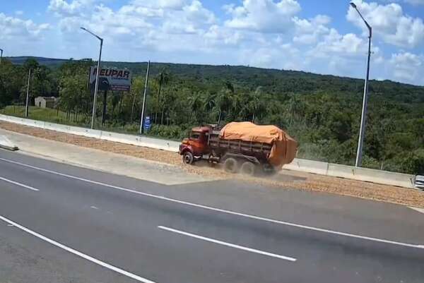 Video: rampa de frenado evita accidente de camión de carga en Pedrozo - Nacionales - ABC Color