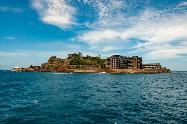Turismo en la misteriosa isla Hashima, una vez súper urbe y hoy abandonada - Viajes - ABC Color