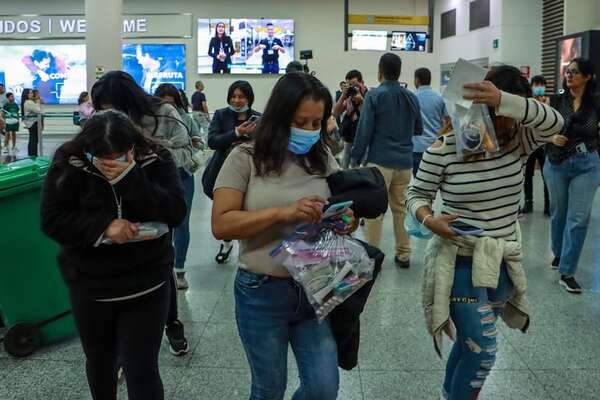 Deportaciones de Trump pueden desviar migrantes a países como España, coinciden ONG - Mundo - ABC Color