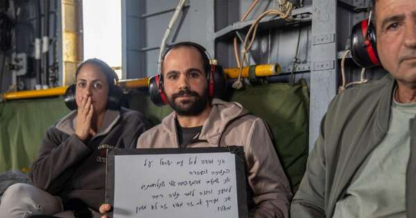 La Nación / Hamás libera a tres rehenes israelíes, incluido Yarden Bibas, padre de Ariel y Kfir
