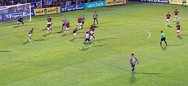 Versus / ¿Fue penal? La postura de la APF sobre la jugada que protestó todo Luqueño