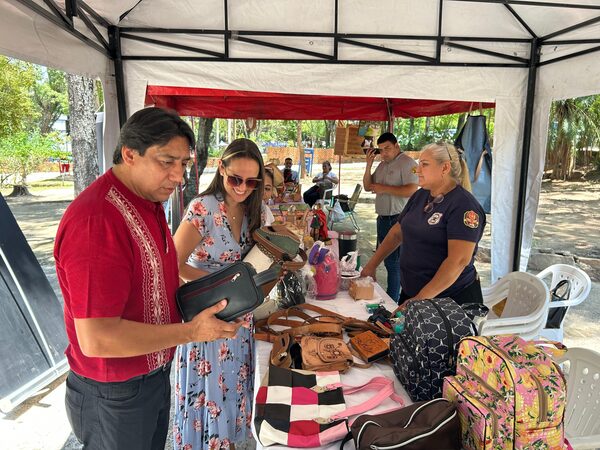 Feria de productos penitenciarios atrae a visitantes en San Bernardino - .::Agencia IP::.