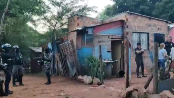 Unos 13 detenidos luego de allanamientos simultáneos en Capiatá - 1000 Noticias