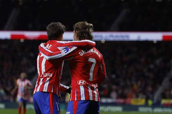 El Atlético golpea, sufre y gana rumbo al derbi del Bernabéu - Fútbol Internacional - ABC Color