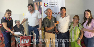 NUEVOS BENEFICIARIOS RECIBIERON TARJETAS PARA LA PENSIÓN ALIMENTARIA EN CARMEN DEL PNÁ. - Itapúa Noticias