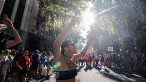 Realizan multitudinaria protesta LGTBI+ y antifascista contra Milei en Argentina