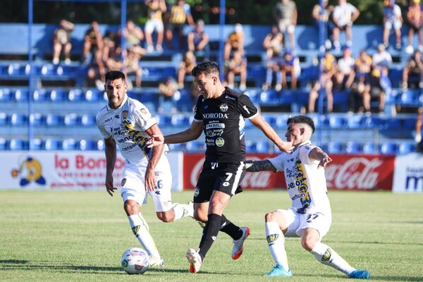 Versus / ¡Trinidense hace justicia con un gol in extremis!
