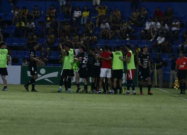 Sportivo Trinidense vs. Sportivo Luqueño: Entre auriazules, el mejor fue el de Trinidad - Fútbol - ABC Color