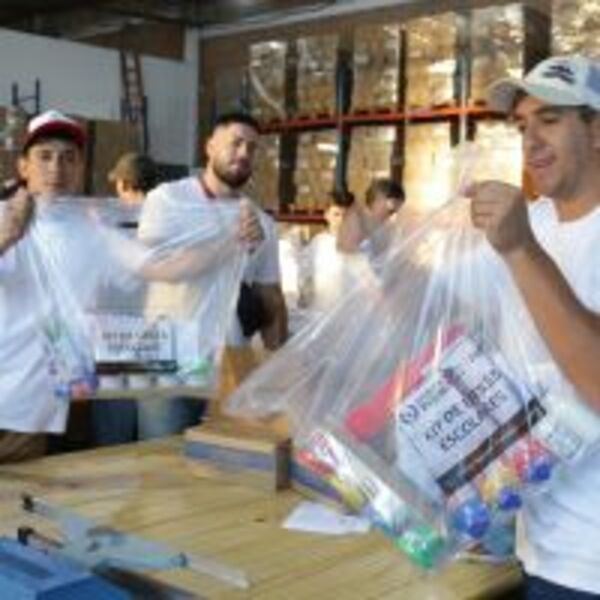 Alumnos recibirán cinco libros y no solo dos, como años anteriores :: Presidencia de la República del Paraguay