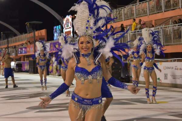 El ritmo de las batucadas se apodera de la ciudad en la segunda ronda del Carnaval Encarnaceno 2025 - Viajes - ABC Color
