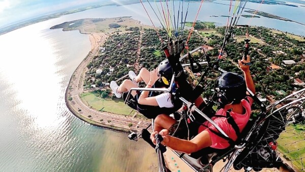 Turismo aéreo: La aventura de explorar bellos paisajes guaraníes desde el cielo