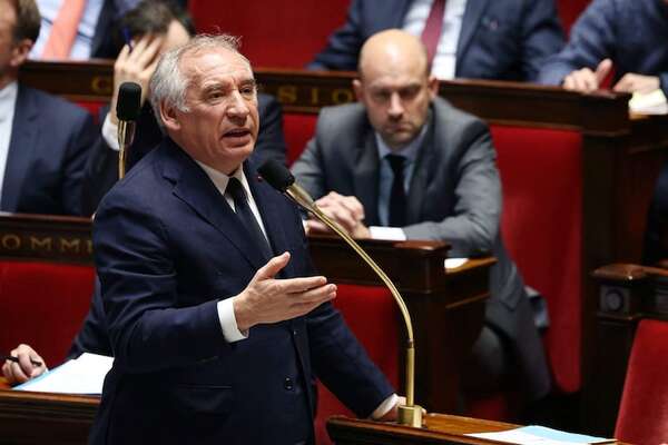 Francia: Bayrou quiere imponer su presupuesto sin voto y se arriesga a una moción de censura - Mundo - ABC Color