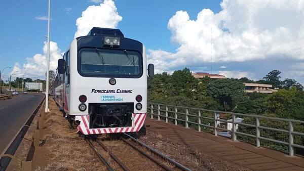 Colisión entre tren y automóvil en Encarnación - 1000 Noticias