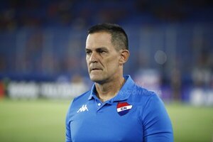 Versus / A días de su estreno en la Copa Libertadores, ¿Nacional queda sin DT?