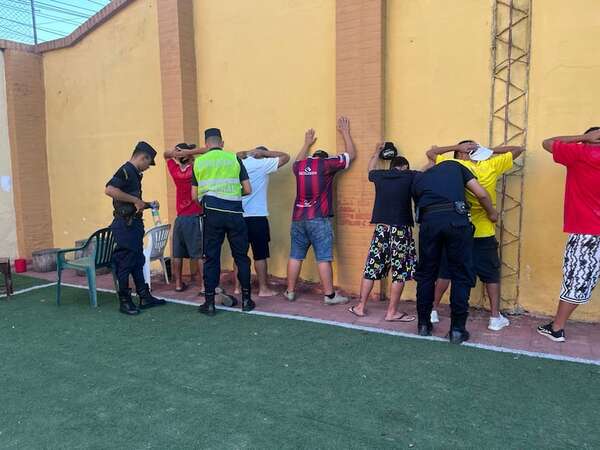 Operativo Cerro-Nacional: Policía reporta 32 demorados y 4 aprehendidos durante el partido - Policiales - ABC Color