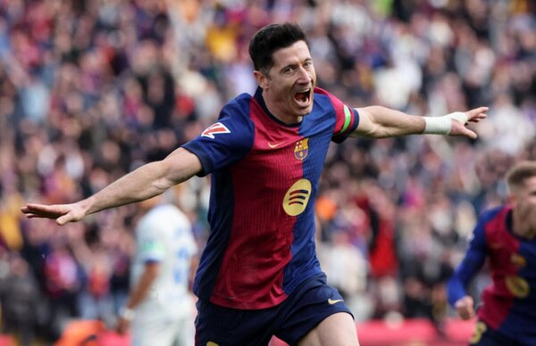 Versus / Barcelona derrota al Alavés y recorta distancias con el Real Madrid