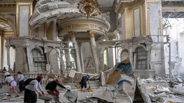 Ataque ruso contra Odesa daña 15 monumentos del patrimonio cultural, denuncia su alcalde