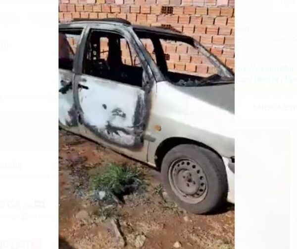 (VIDEO). Adictos habrían incendiado un vehículo