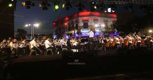 La Nación / Serenata a la democracia: masiva concurrencia en concierto que recuerda la gesta democrática