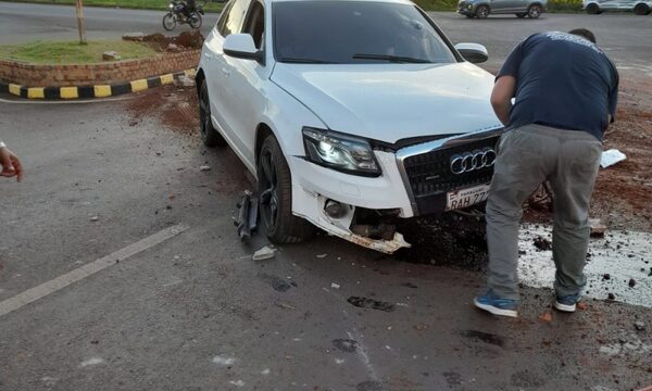Accidente deja un herido y daños materiales