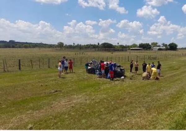 Tres heridos tras el reventón de una cubierta rutaári