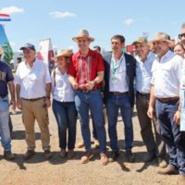 Presidente destaca que el trabajo del campo es uno de los pilares para el desarrollo del país :: Presidencia de la República del Paraguay