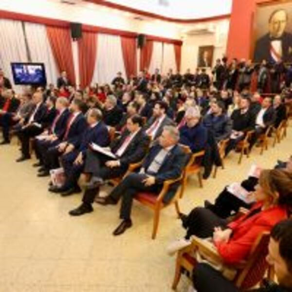 Presidente Santiago Peña presentó informe de gestión en la ANR :: Presidencia de la República del Paraguay
