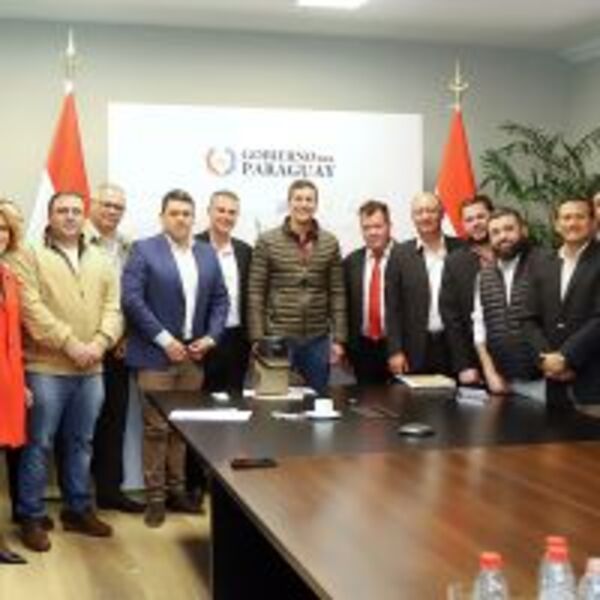 Presidente Peña e intendentes de Canindeyú se reúnen para fortalecer la colaboración municipal y abordar la pobreza :: Presidencia de la República del Paraguay